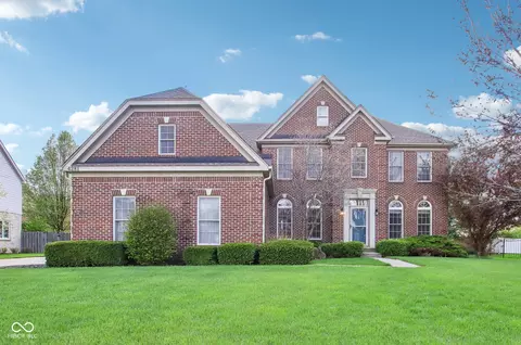 4281 Honeysuckle Ln, Zionsville, IN 46077