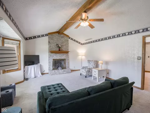 Living - 575 Crestpoint Ln, Plainfield, IN 46168 photo 2 of 6