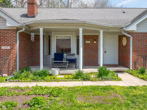 Exterior - 575 Crestpoint Ln, Plainfield, IN 46168 photo 2 of 23
