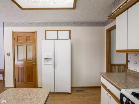 Kitchen - 575 Crestpoint Ln, Plainfield, IN 46168 photo 9 of 9