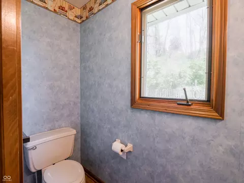 Bath - 575 Crestpoint Ln, Plainfield, IN 46168 photo 4 of 6