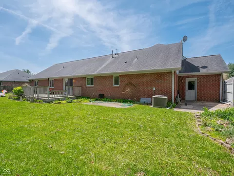 Exterior - 575 Crestpoint Ln, Plainfield, IN 46168 photo 15 of 23