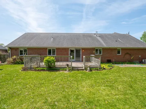 Exterior - 575 Crestpoint Ln, Plainfield, IN 46168 photo 3 of 23