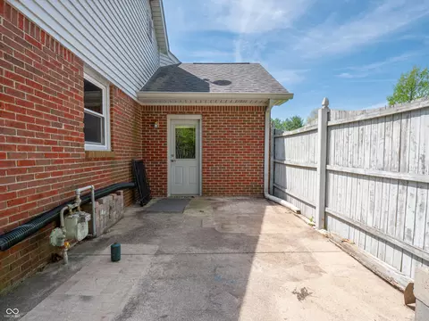 Exterior - 575 Crestpoint Ln, Plainfield, IN 46168 photo 8 of 23