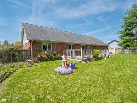Exterior - 575 Crestpoint Ln, Plainfield, IN 46168 photo 6 of 23