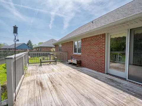 Exterior - 575 Crestpoint Ln, Plainfield, IN 46168 photo 10 of 23