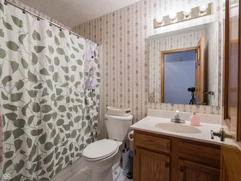 Bath - 575 Crestpoint Ln, Plainfield, IN 46168 photo 6 of 6
