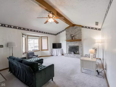 Living - 575 Crestpoint Ln, Plainfield, IN 46168 photo 3 of 6