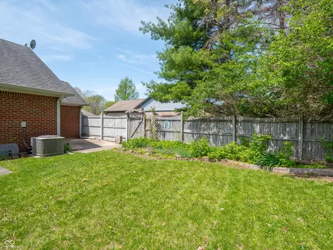 Exterior - 575 Crestpoint Ln, Plainfield, IN 46168 photo 7 of 23