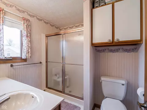 Bath - 575 Crestpoint Ln, Plainfield, IN 46168 photo 1 of 6