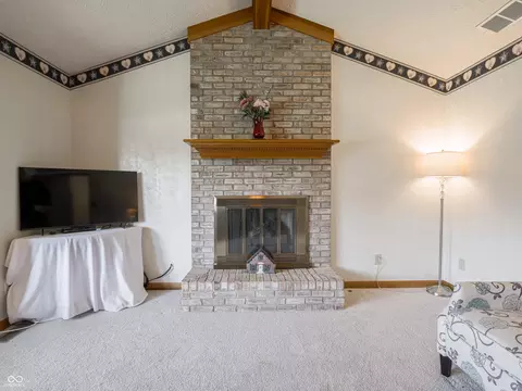 Living - 575 Crestpoint Ln, Plainfield, IN 46168 photo 5 of 6
