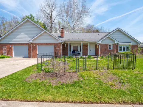 575 Crestpoint Ln, Plainfield, IN 46168