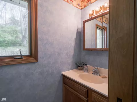 Bath - 575 Crestpoint Ln, Plainfield, IN 46168 photo 5 of 6