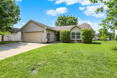 902 Helm Dr, Avon, IN 46123