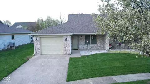1366 Swan Dr, Franklin, IN 46131