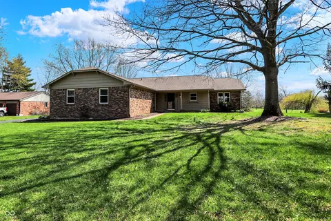3991 Clubhouse Dr, Greenfield, IN 46140