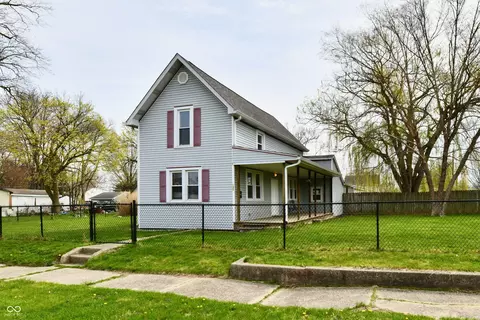831 N 12th St, Elwood, IN 46036