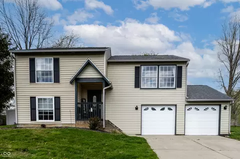 8231 N Chaucer Ct, Columbus, IN 47201