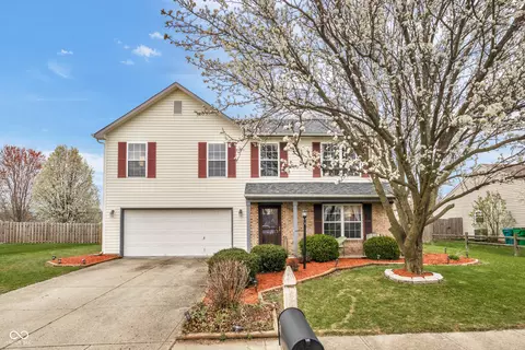 24 W Pine Ridge Dr, Westfield, IN 46074
