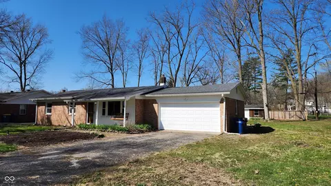 9882 Woodbriar Ln, Indianapolis, IN 46280