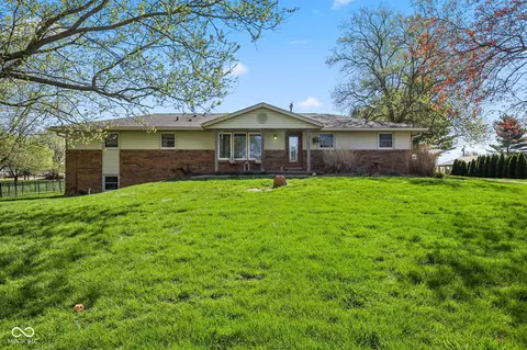 7482 N Maple Dr, Frankton, IN 46044