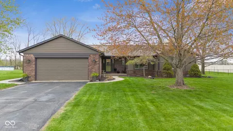 5925 Leisure Ln, Pittsboro, IN 46167