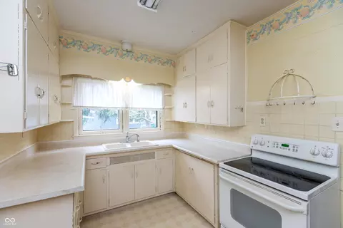 415 S East St, Plainfield, IN 46168 photo 9