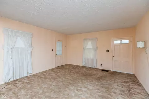 415 S East St, Plainfield, IN 46168 photo 4