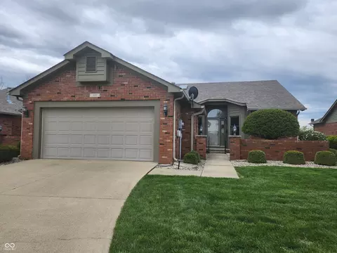 1330 Country Creek Cir, Shelbyville, IN 46176
