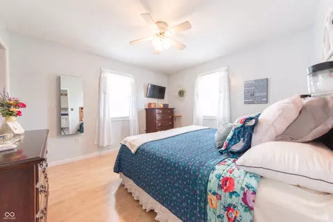 Bedroom - 282 N Mapleton St, Columbus, IN 47201 photo 2 of 4
