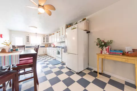 Kitchen - 282 N Mapleton St, Columbus, IN 47201 photo 4 of 5