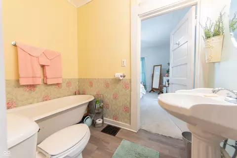 Bath - 282 N Mapleton St, Columbus, IN 47201 photo 2 of 2