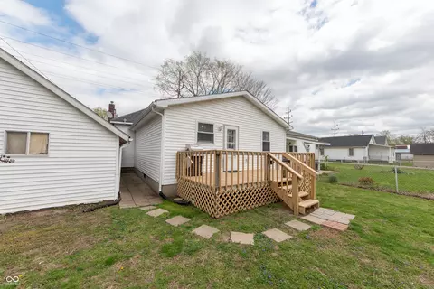 Exterior - 282 N Mapleton St, Columbus, IN 47201 photo 4 of 9