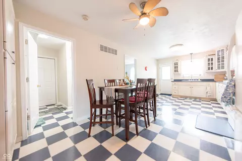 Dining - 282 N Mapleton St, Columbus, IN 47201 photo 1 of 1