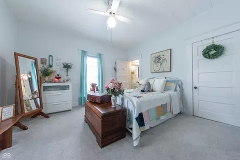 Bedroom - 282 N Mapleton St, Columbus, IN 47201 photo 3 of 4