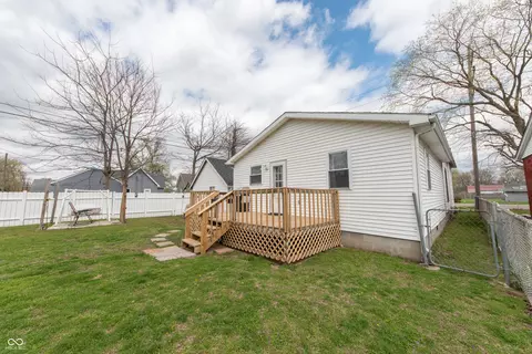 Exterior - 282 N Mapleton St, Columbus, IN 47201 photo 3 of 9