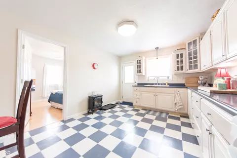 Kitchen - 282 N Mapleton St, Columbus, IN 47201 photo 3 of 5