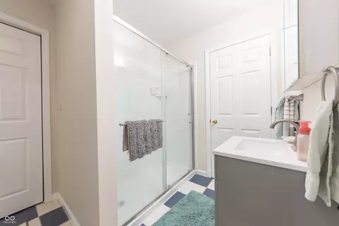 Bath - 282 N Mapleton St, Columbus, IN 47201 photo 1 of 2