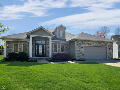 1995 Brookfield Ct, Columbus, IN 47201