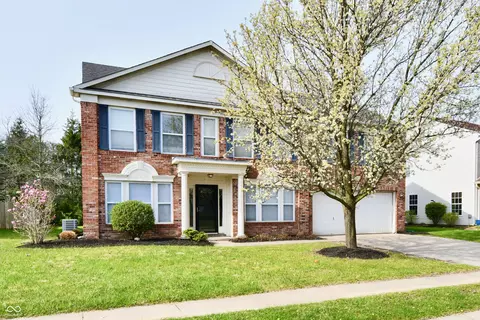 13858 Meadow Lake Dr, Fishers, IN 46038