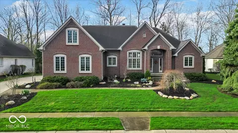 5861 Dawnwood Dr, Carmel, IN 46033