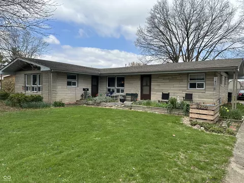 3250 Hillcrest Dr, Columbus, IN 47203