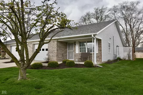 1008 E Apple Lake Dr, Greenfield, IN 46140