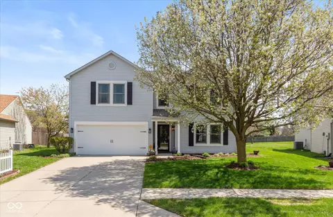 14195 Holly Berry Cir, Fishers, IN 46038