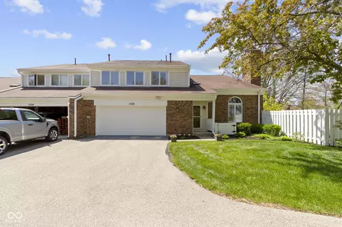 1520 Norfolk Dr, Zionsville, IN 46077