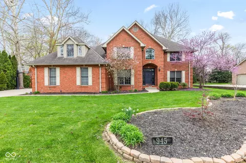 945 Baywood Ct, Columbus, IN 47201