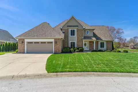 1016 Silver Lake Ct, Greenwood, IN 46142