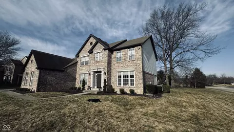 5865 Hollythorn Pl, Carmel, IN 46033