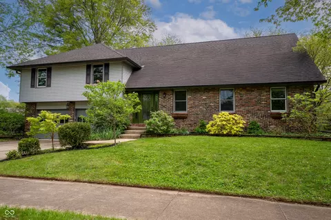 961 Parkside Dr, Columbus, IN 47203