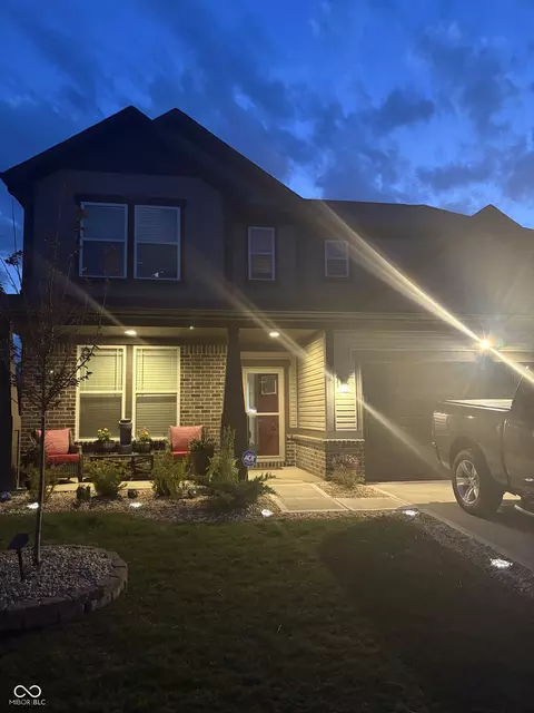 912 Grassy Branch Dr, Indianapolis, IN 46239